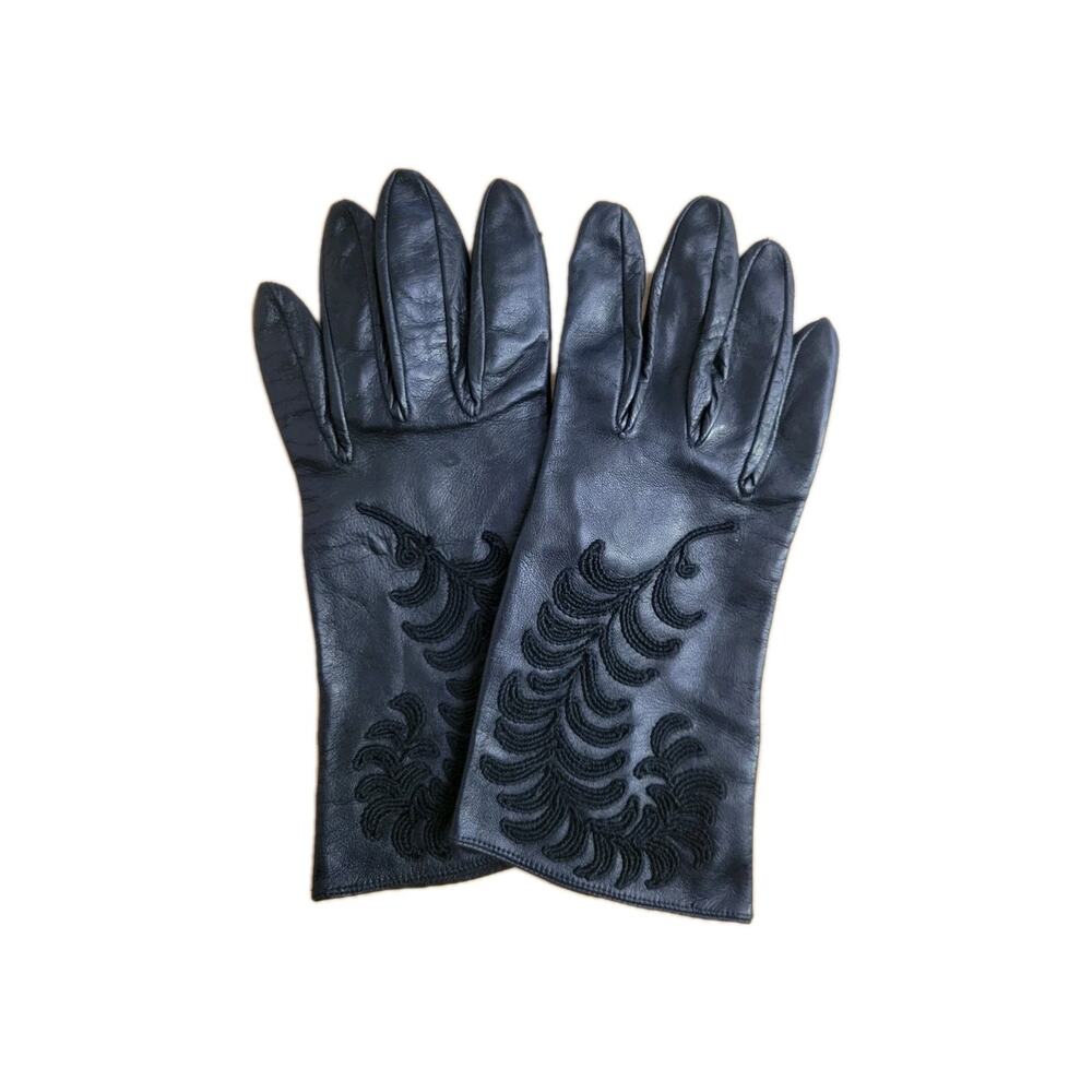 Carolina Amato Women's 7 1/2 Black Lambskin Embroidery Apliqe Silk Lined Gloves